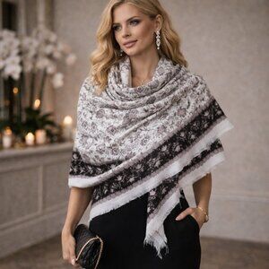 Pretty Vince Camuto Soft Large Floral Square Scarf Wrap Size OS